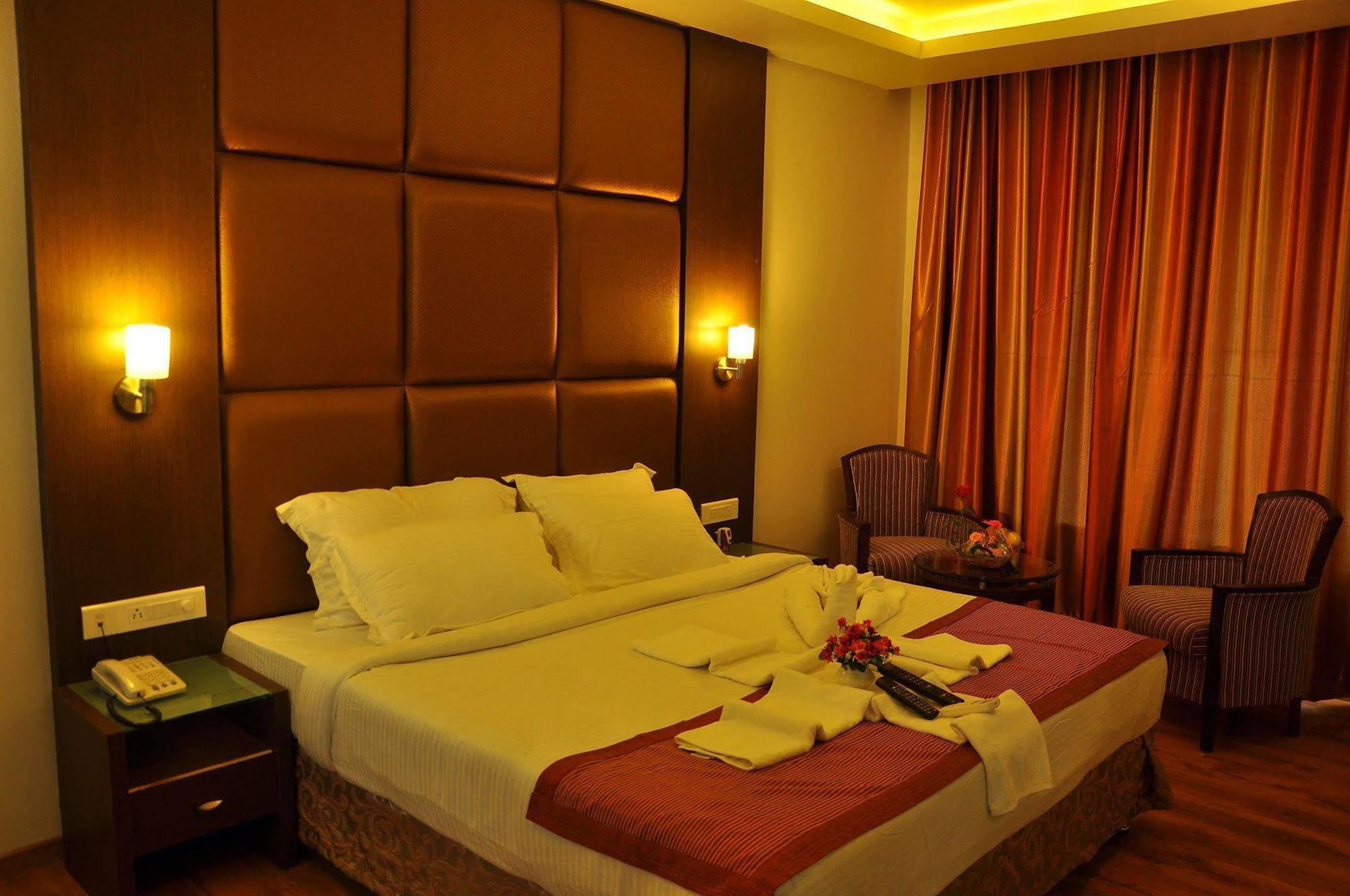 Fabhotel Tanisha Jubilee Hills Hyderabad Eksteriør bilde